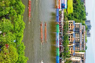 Nếu chúng ta không thể ghi bàn, chúng ta phải phòng thủ tốt hơn, không thể chỉ trông cậy vào East Ch ic để ghi 40 điểm.